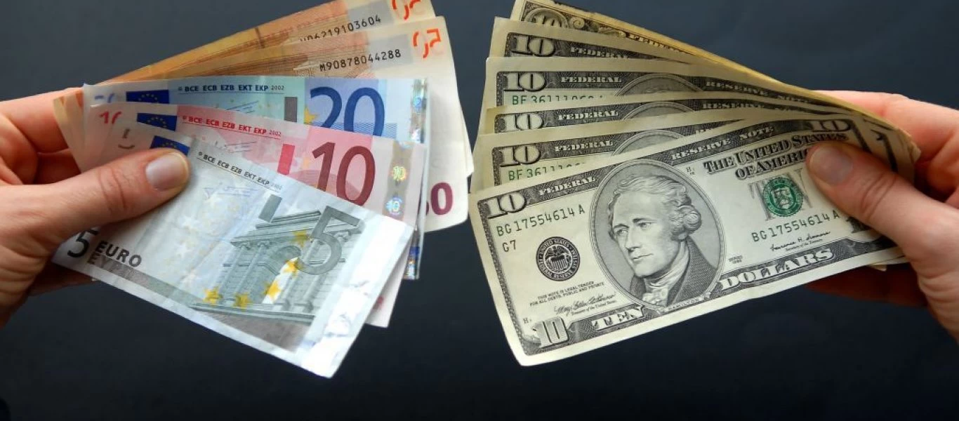 Το 60% των παγκόσμιων συναλλαγματικών αποθεμάτων είναι σε δολάριο